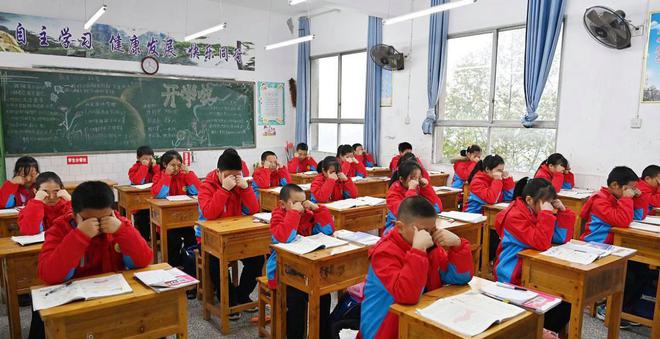 教室空调全覆盖家长却提出新顾虑！米乐m6江苏将用1亿元实现中小学(图5)